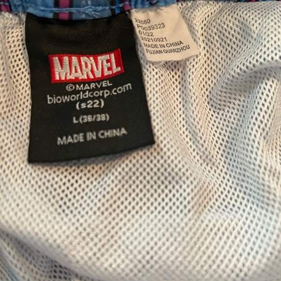 Men’s Marvel Size Large Swim Trunks - Picture 7 of 16